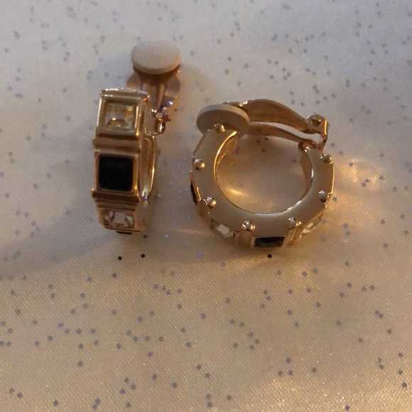 Onyx and cubic zirconia earrings - Picture 7 of 8